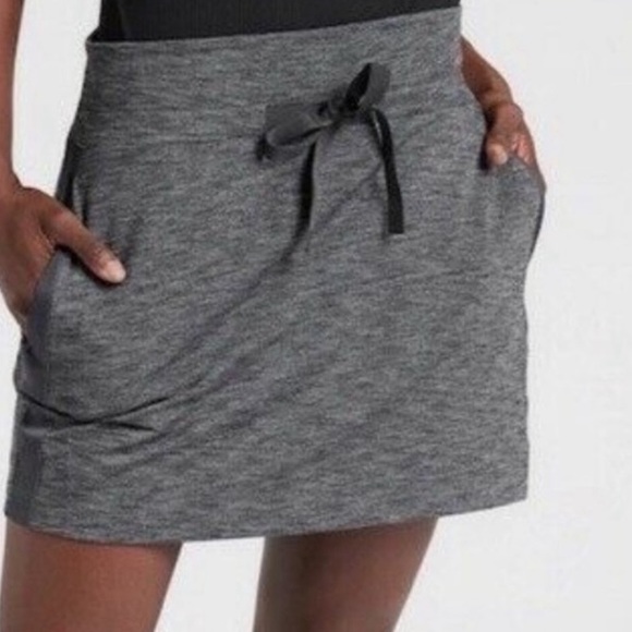 Athleta Pants - ATHLETA  gray scort size M with packets.